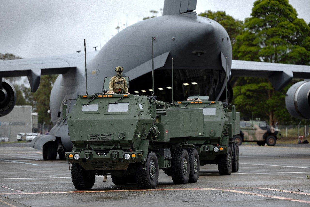 A U.S. Air Force C-17 Globemaster III offloads Australian Army M142 HIMARS 